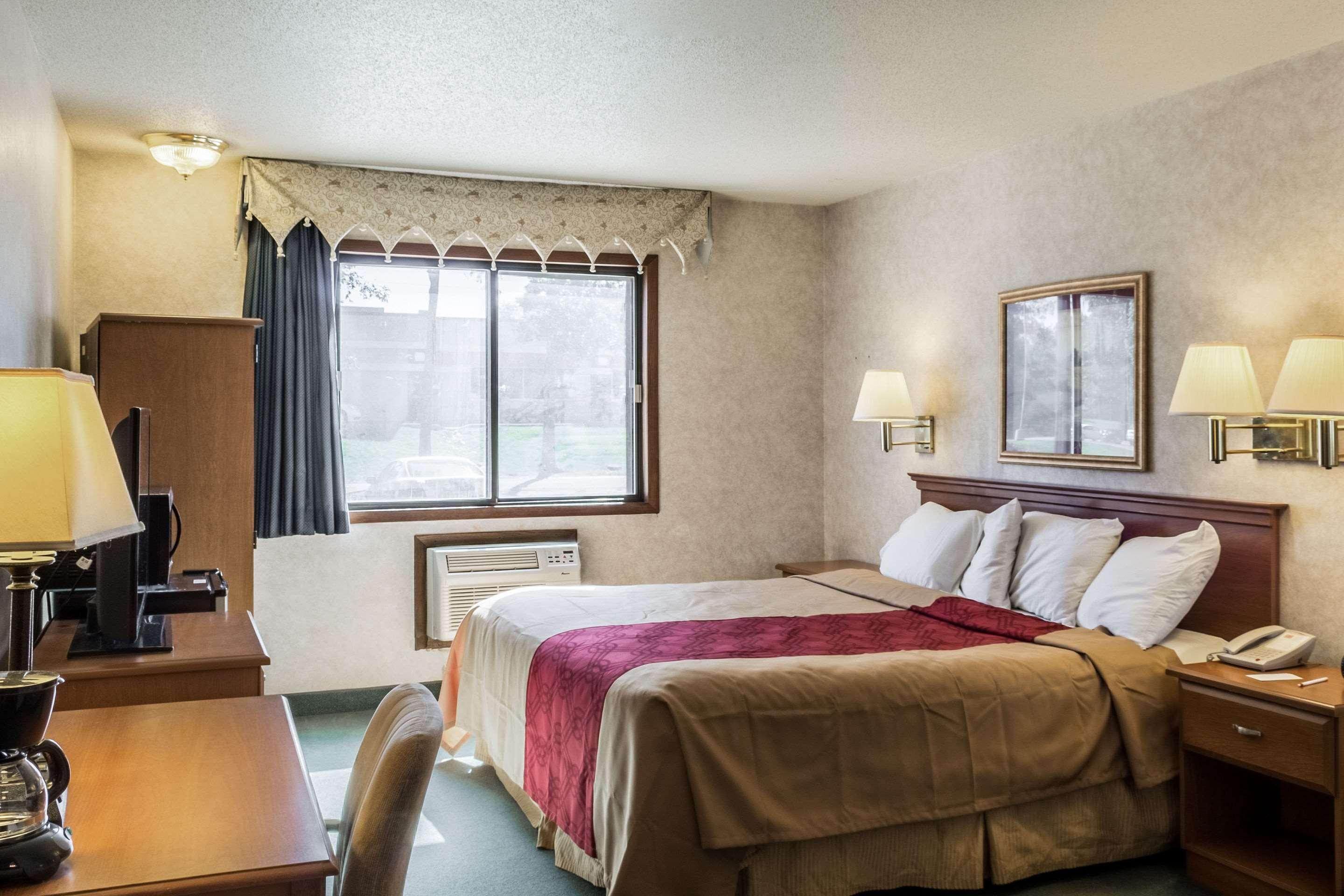 Econo Lodge North Sioux Falls Buitenkant foto