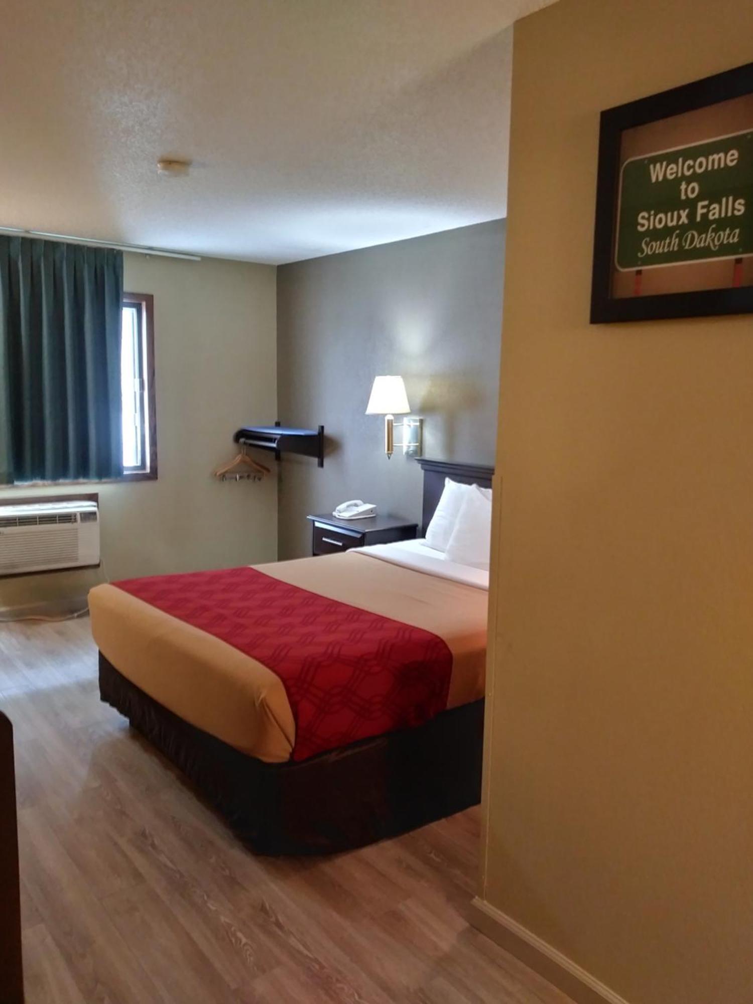 Econo Lodge North Sioux Falls Buitenkant foto